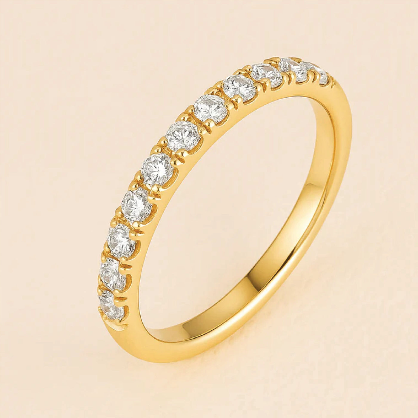 Złoty Pierścionek Eternity z Moissanitem